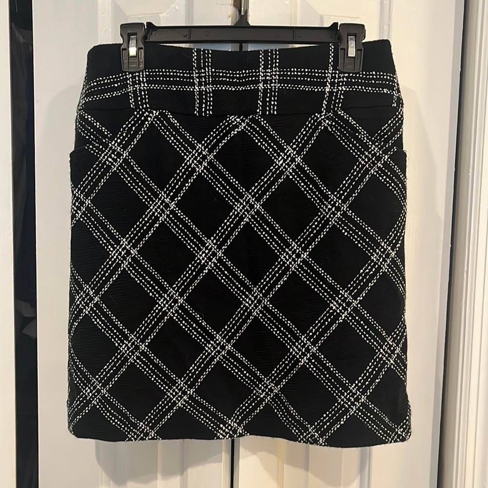 Ann Taylor loft black/white lined skirt